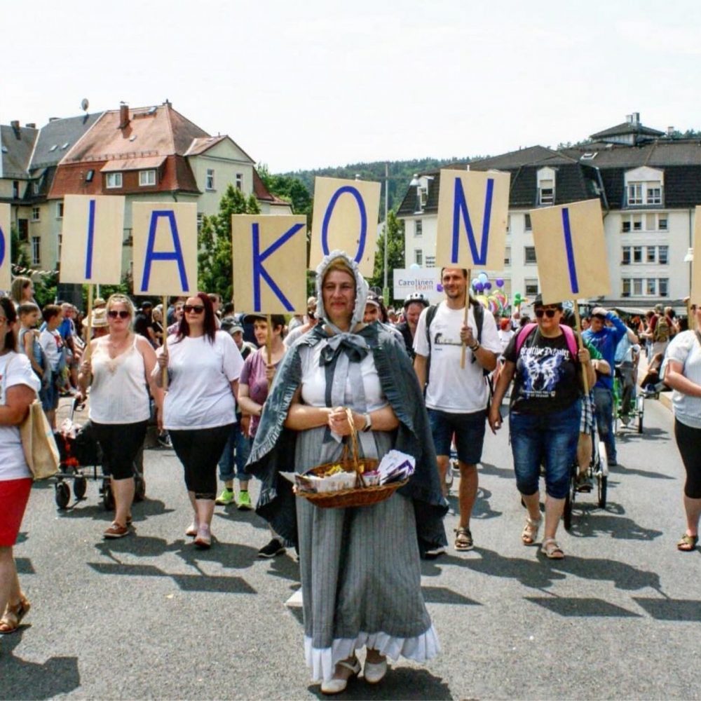 72884871-90F1-400C-BCFA-0056BCD99A03